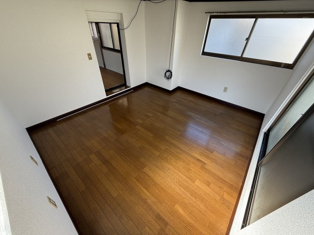 南花屋敷4丁目貸家の洋室
