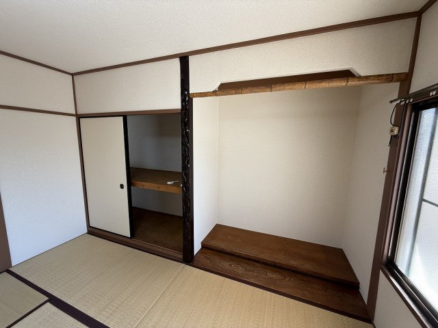南花屋敷4丁目貸家の収納