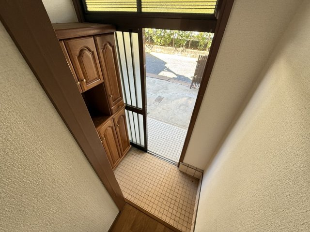 南花屋敷4丁目貸家の玄関