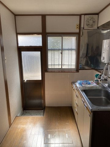 南花屋敷4丁目貸家の居間・リビング