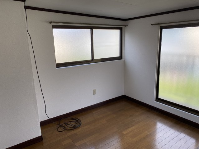 南花屋敷4丁目貸家の洋室