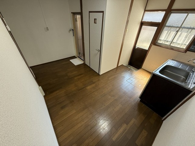 南花屋敷4丁目貸家の居間・リビング