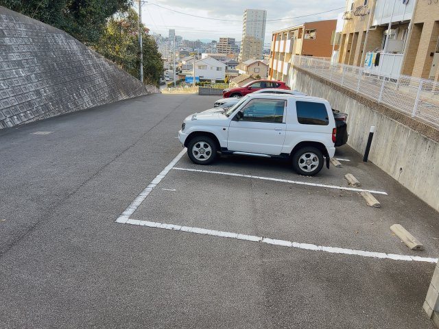 アンプルール リーブル フラッツマルシェの駐車場
