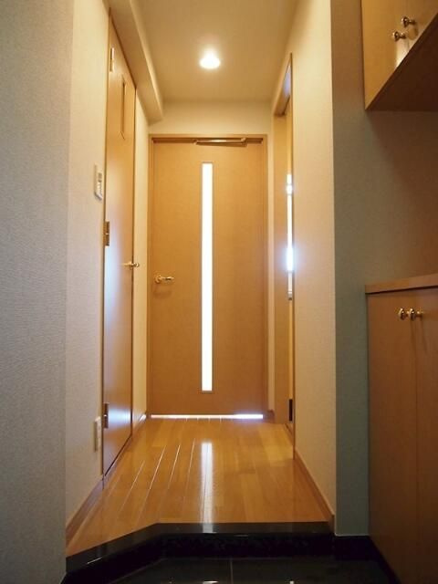 ルーブル学芸大学参番館の玄関|シンプルで使いやすい玄関です