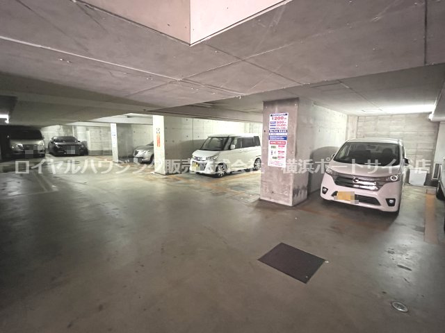 【駐車場】