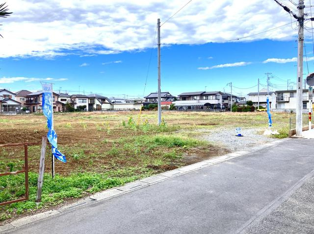 川越市下広谷　売地の前面道路含む現地写真