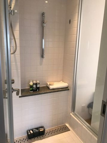 【シャワールーム】