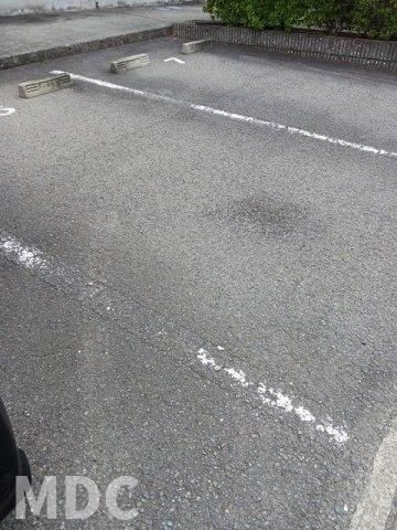 板野郡藍住町矢上字安任のアパートの駐車場