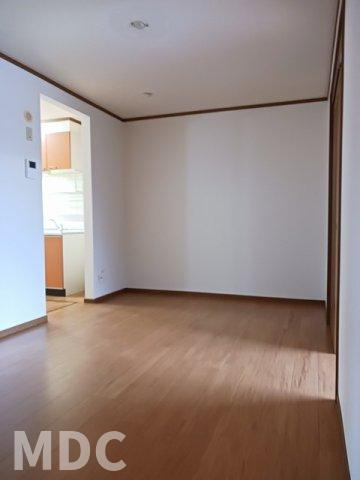 板野郡藍住町矢上字安任のアパートの居間・リビング