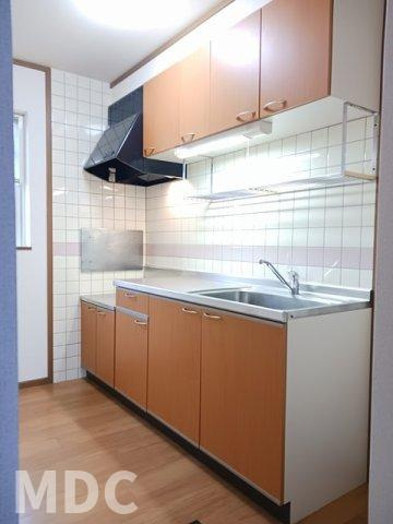 板野郡藍住町矢上字安任のアパートのキッチン