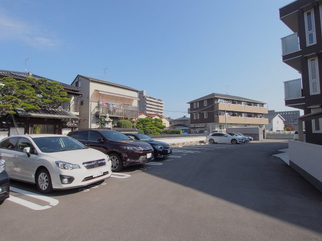 広島市安佐南区大町東３丁目のアパートの駐車場