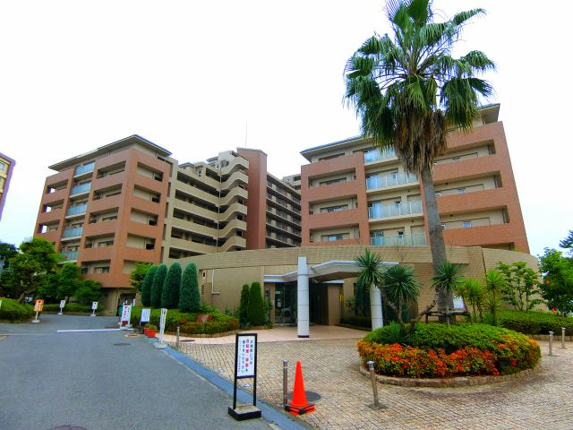ロイヤルアーク泉ヶ丘の外観