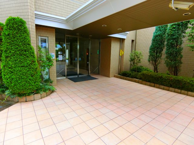 ロイヤルアーク泉ヶ丘のエントランス