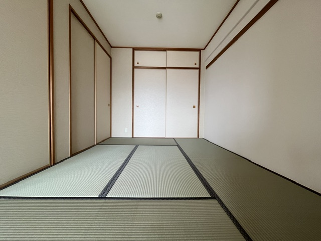 ロイヤルアーク泉ヶ丘の和室