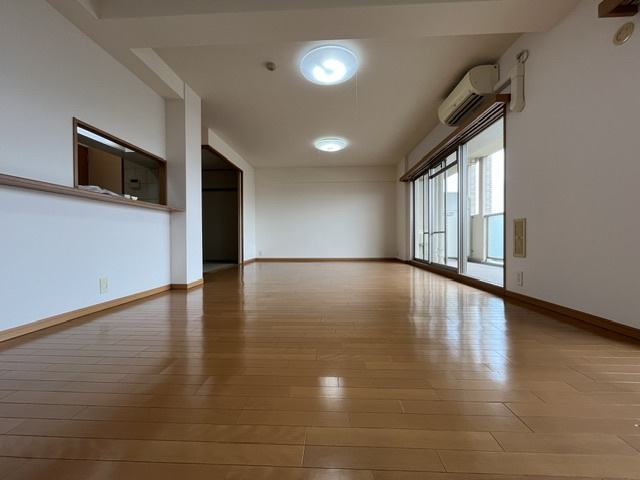 ロイヤルアーク泉ヶ丘の居間・リビング