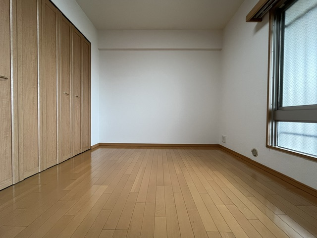 ロイヤルアーク泉ヶ丘の洋室
