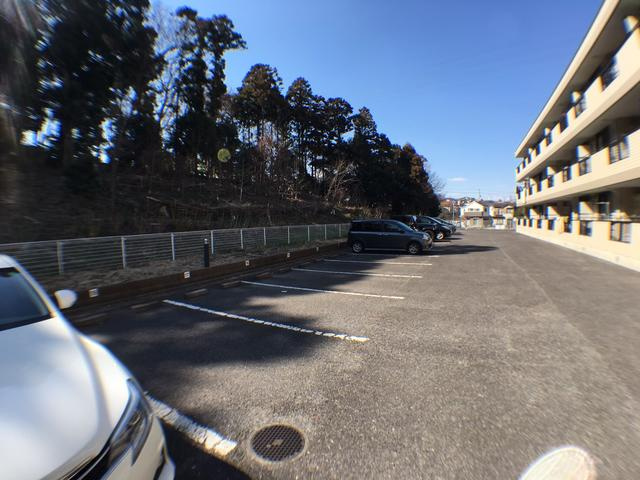 サンフィールド松戸の駐車場