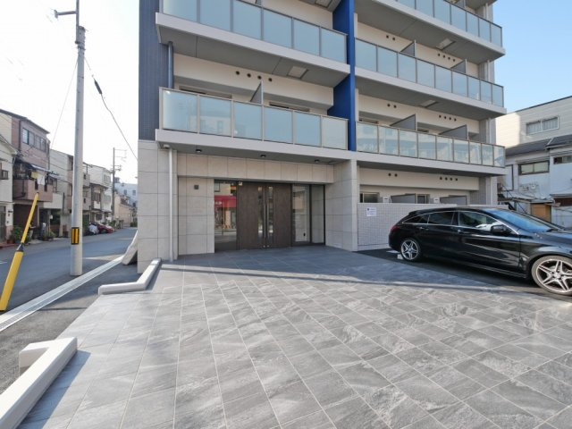 セオリー大阪ハーバーＤＯＯＲのエントランス