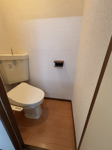丘の上のアトリエのトイレ