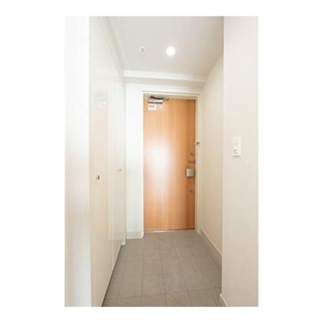 メルクマール京王笹塚レジデンスの玄関|※写真は同タイプ住戸です。
