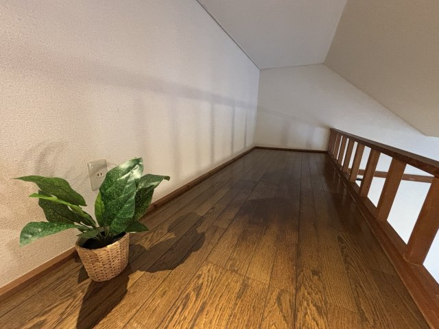 丘の上のアトリエの内装