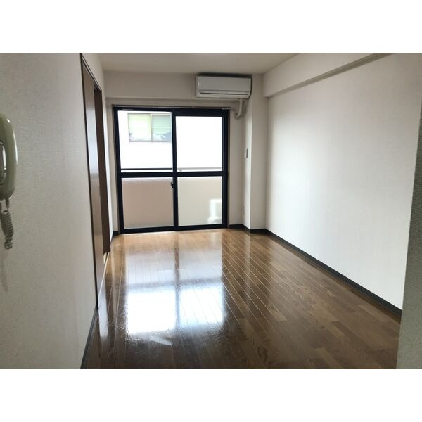 名古屋市守山区瀬古東３丁目の賃貸マンションの居間・リビング