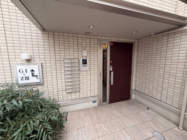 GI-ZⅢのエントランス