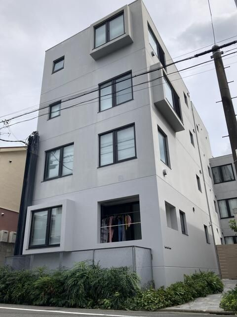 グランドソレイユ鷹番の外観