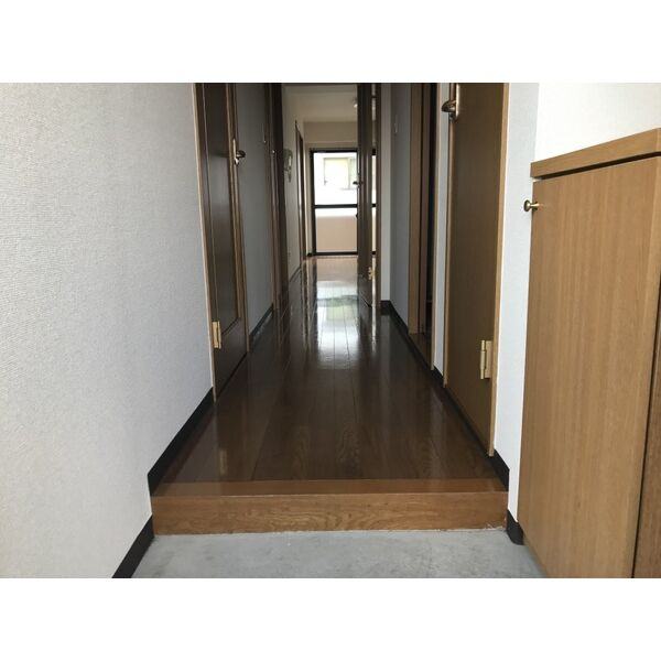 名古屋市守山区瀬古東３丁目の賃貸マンションの玄関