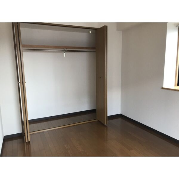 名古屋市守山区瀬古東３丁目の賃貸マンションの収納