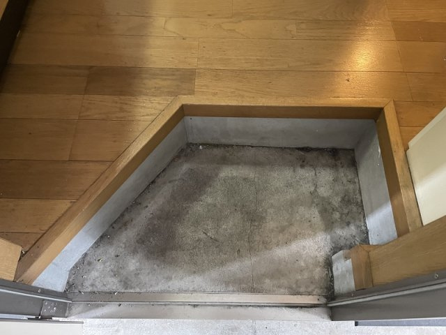 リヴェール本郷の玄関