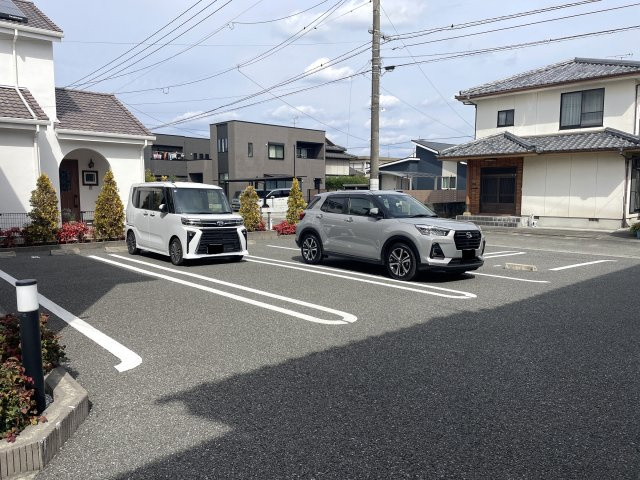シャラの駐車場