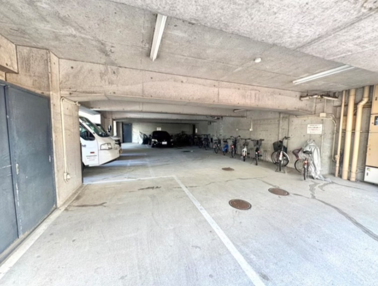 グレース芦屋の駐車場