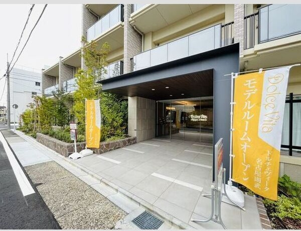 ドルチェヴィータ名古屋則武のエントランス