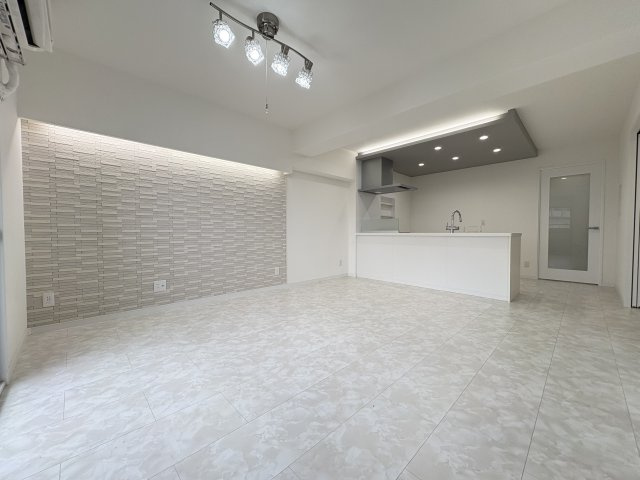 アーティックス大手町の居間・リビング|家族が集まるリビングは広々15.5帖！開放感たっぷりの快適な空間です♪