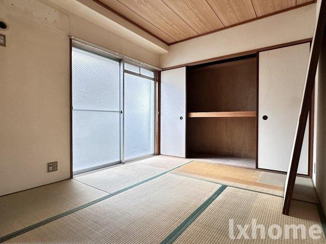 春日マンションの居間・リビング|ゆったりとした居間です