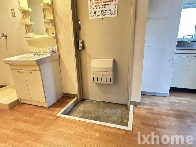 春日マンションの玄関|シンプルで使いやすい玄関です