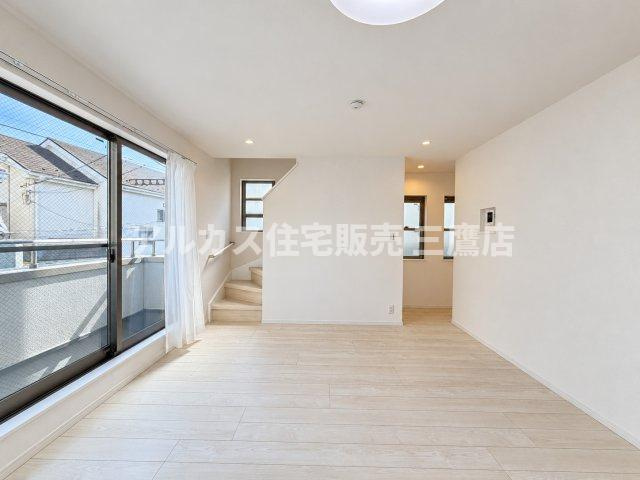 三鷹市深大寺2丁目 中央線 武蔵境駅 中古戸建の居間・リビング