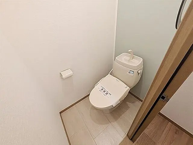 芦屋市春日町の賃貸マンションのトイレ