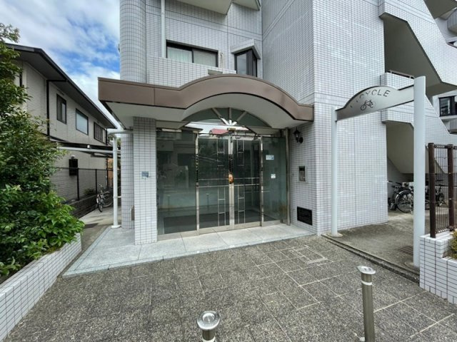 神戸市東灘区本山中町４丁目の賃貸マンションのエントランス