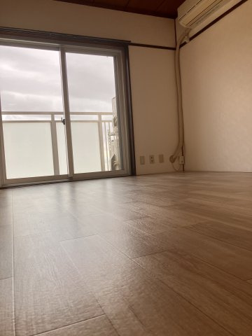 神戸市東灘区渦森台２丁目の賃貸マンションの居間・リビング