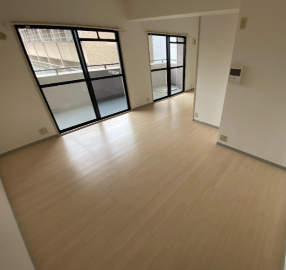 芦屋市業平町の賃貸マンションの居間・リビング