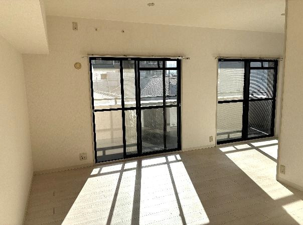 芦屋市業平町の賃貸マンションの居間・リビング