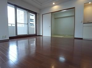 神戸市中央区中山手通３丁目の賃貸マンションの居間・リビング
