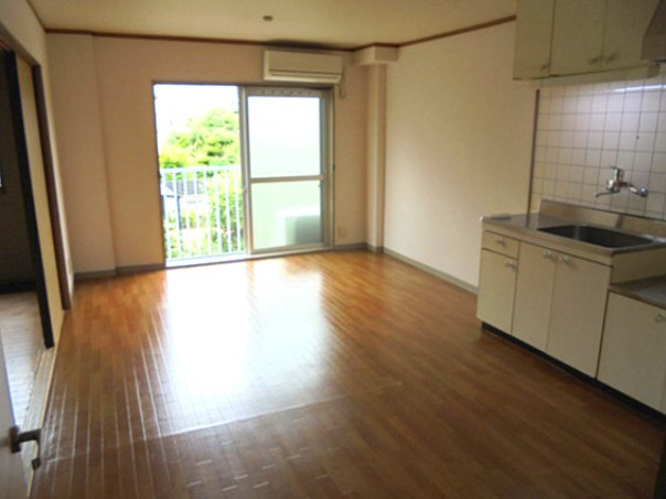フラワー芦屋の居間・リビング