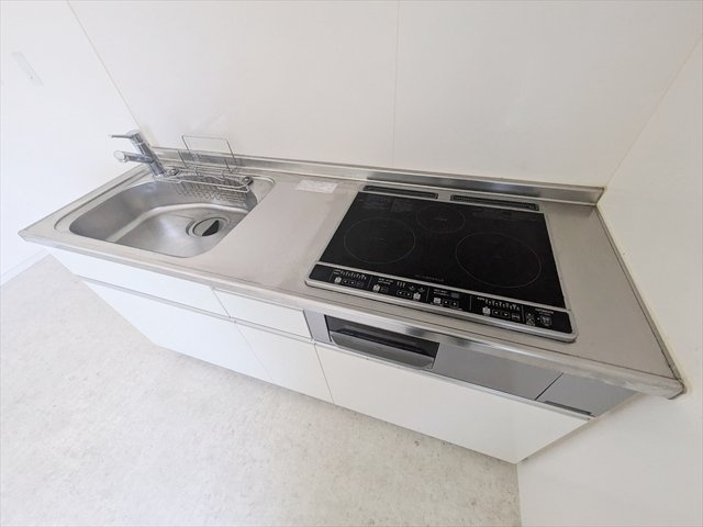 芦屋市浜芦屋町の賃貸マンションのキッチン