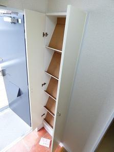 神戸市灘区篠原南町３丁目のアパートの玄関