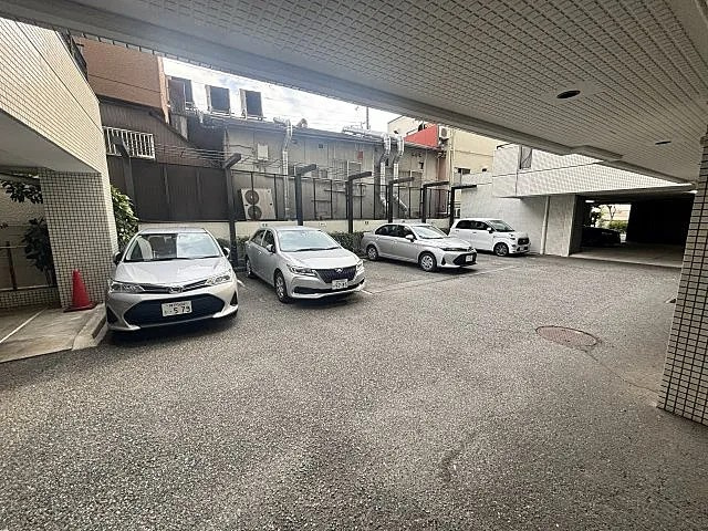 カサベラ岡本の駐車場