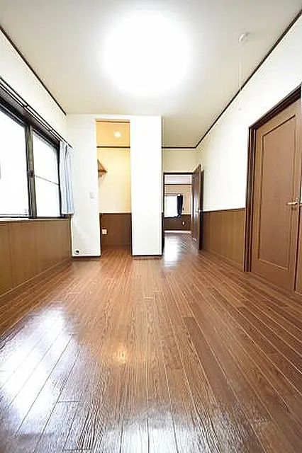 神戸市中央区熊内町９丁目のアパートの居間・リビング