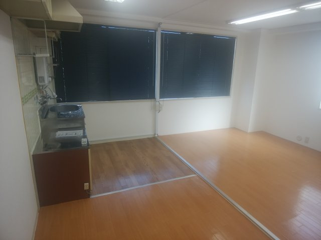 大阪市淀川区東三国４丁目の店舗事務所